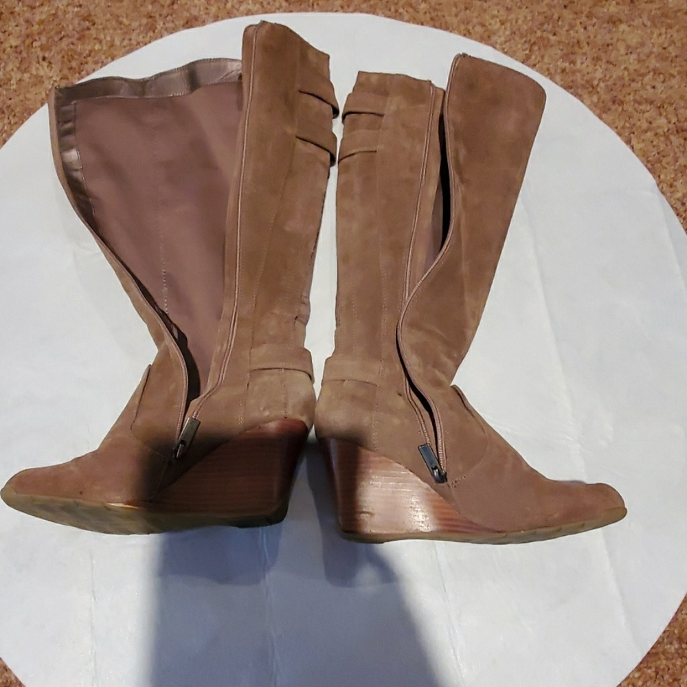 Boots - Picture 2 of 4
